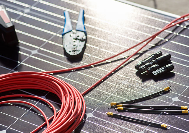 découvrez nos services professionnels de réparation d'onduleurs photovoltaïques (pv) pour garantir le fonctionnement optimal de votre installation solaire. bénéficiez d'un diagnostic rapide et d'une intervention sur mesure pour maximiser votre production d'énergie.