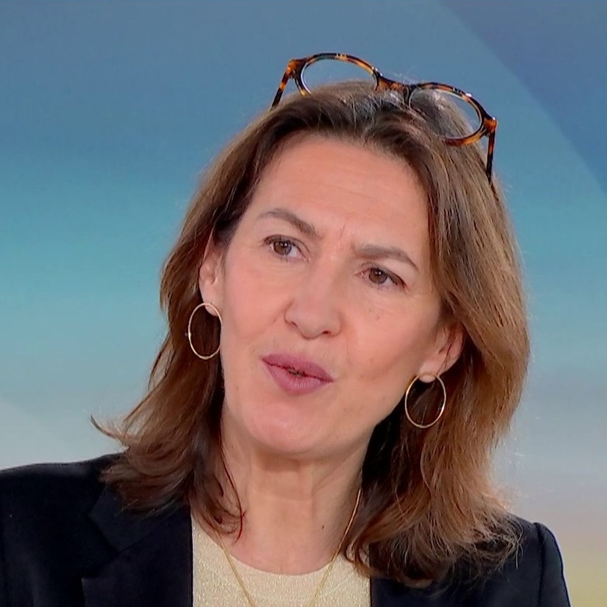 découvrez le rôle essentiel de la responsable commerciale femme : un leader dynamique qui développe des stratégies innovantes pour stimuler les ventes, construire des relations durables avec les clients et guider son équipe vers le succès.