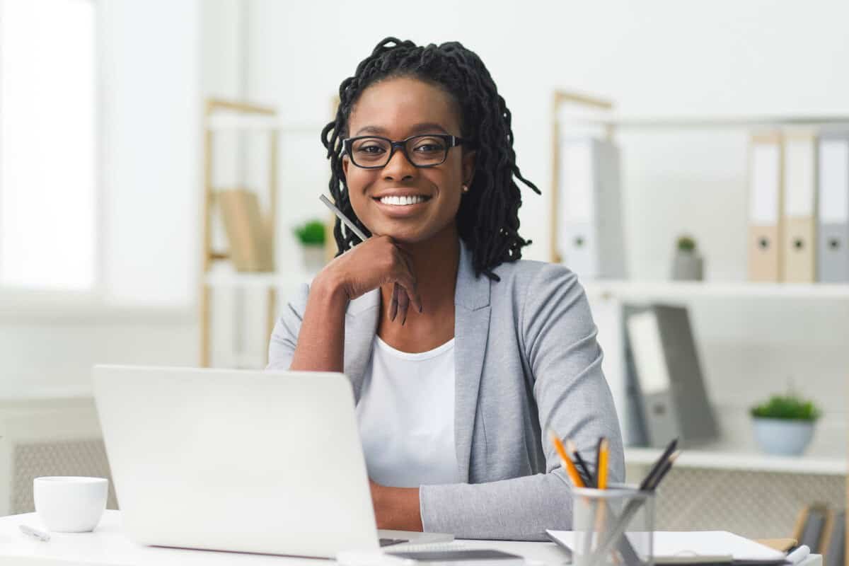 découvrez le rôle essentiel de la femme responsable commerciale, une leader dynamique qui propulse les ventes, établit des stratégies gagnantes et inspire des équipes vers l'excellence. explorez les compétences clés et les enjeux de ce métier au service de la croissance et de l'innovation.