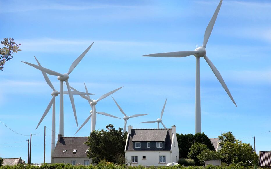 découvrez comment les agriculteurs peuvent diversifier leurs revenus grâce à l'énergie éolienne. explorez les avantages économiques et environnementaux de l'installation d'éoliennes sur les exploitations agricoles, et apprenez comment maximiser vos profits tout en contribuant à la transition énergétique.