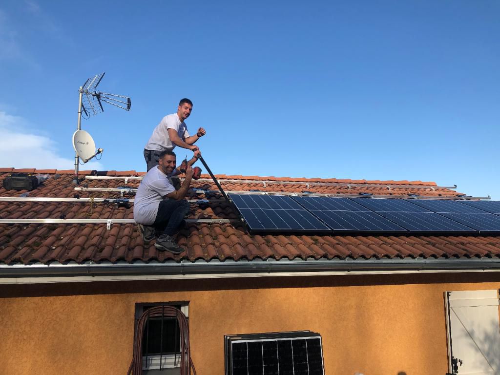 découvrez rhône solaire, votre expert en solutions d'énergie solaire. profitez d'installations photovoltaïques écologiques et économiques pour optimiser votre consommation d'énergie et contribuer à la transition énergétique. contactez-nous pour un devis personnalisé!