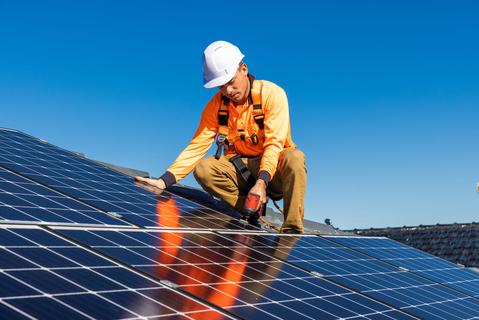 découvrez tout sur le salaire d'un installateur photovoltaïque en france : les chiffres clés, les facteurs influençant les revenus, et les perspectives d'évolution de carrière dans le secteur des énergies renouvelables.