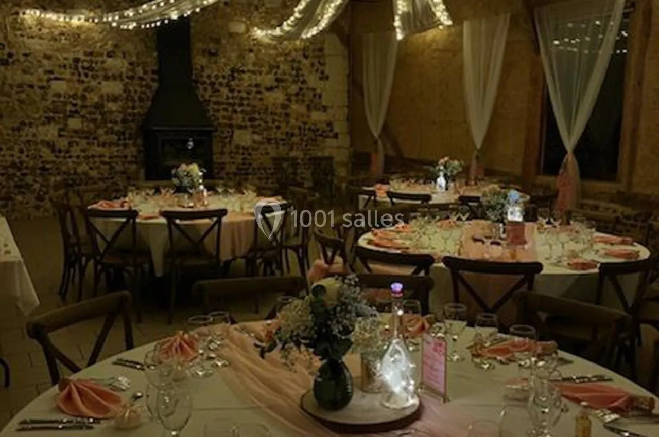 découvrez notre salle de réception agricole, un espace unique et authentique pour vos événements. parfaitement équipée pour des mariages, des séminaires ou des fêtes familiales, elle combine charme rural et confort moderne. profitez d'un cadre verdoyant et d'une atmosphère chaleureuse pour célébrer vos moments les plus précieux.