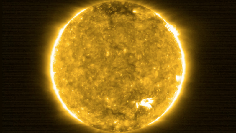 découvrez comment les satellites solaires révolutionnent l'énergie renouvelable en capturant l'énergie du soleil dans l'espace et en la transmettant sur terre, contribuant ainsi à un avenir durable.