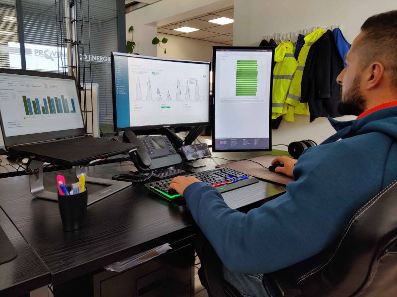 découvrez les services de sav spécialisés pour vos systèmes photovoltaïques. assurez le bon fonctionnement de vos panneaux solaires avec notre équipe d'experts, garantissant un entretien efficace et une assistance rapide.
