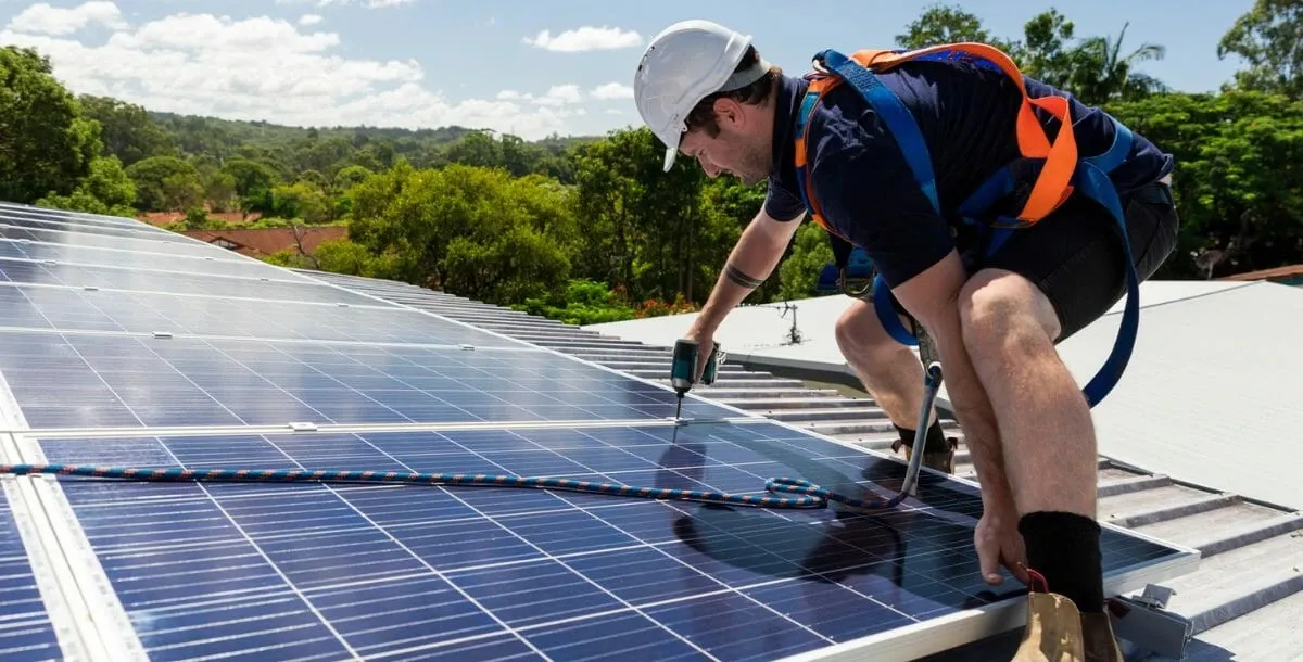 découvrez notre service d'installation de panneaux solaires pour transformer votre maison en une source d'énergie renouvelable. profitez d'économies sur vos factures d'électricité tout en contribuant à la protection de l'environnement. contactez-nous pour un devis gratuit et personnalisé !