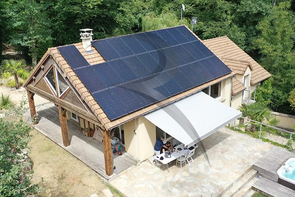 découvrez notre simulateur photovoltaïque, un outil innovant qui vous permet d'estimer facilement la production d'énergie solaire de votre installation. optimisez votre investissement en énergie renouvelable grâce à des simulations précises qui prennent en compte votre emplacement, les dimensions de votre toiture et les conditions météorologiques.