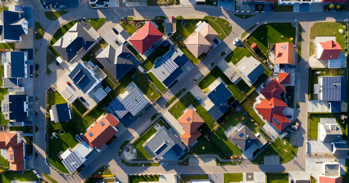 découvrez notre simulateur solaire gratuit pour estimer le potentiel solaire de votre toiture. obtenez des analyses précises et des conseils personnalisés pour optimiser votre installation photovoltaïque.