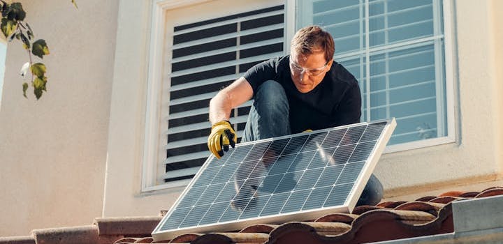 découvrez notre simulateur solaire gratuit, un outil innovant qui vous permet de visualiser l'impact de l'énergie solaire sur votre habitation. évaluez le potentiel photovoltaïque de votre toit, estimer vos économies d'énergie et adoptez une solution durable pour un avenir plus vert!