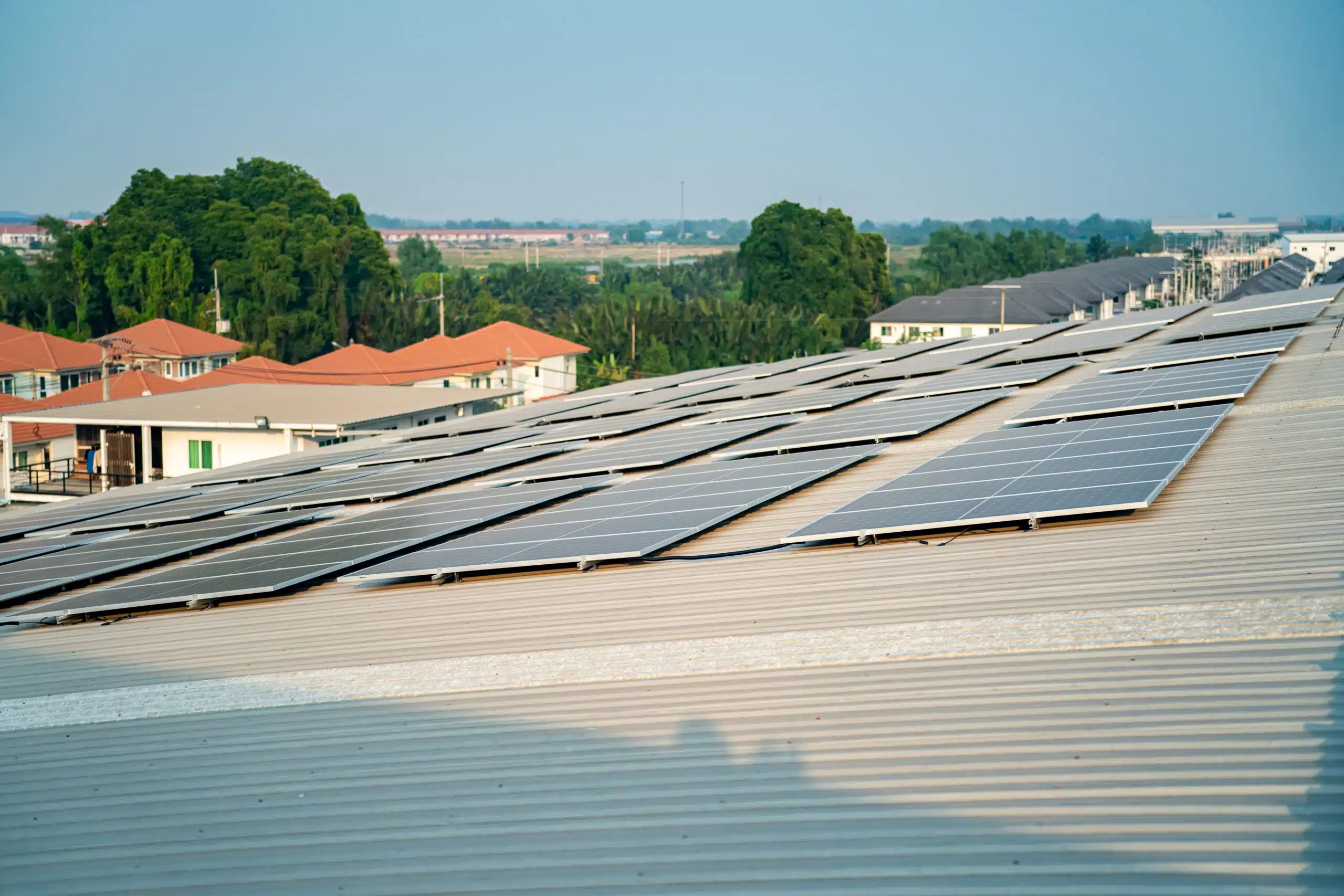 découvrez comment les panneaux solaires résistent aux intempéries, notamment à la grêle. informez-vous sur les innovations technologiques qui assurent la durabilité et l'efficacité de votre installation solaire face aux éléments.