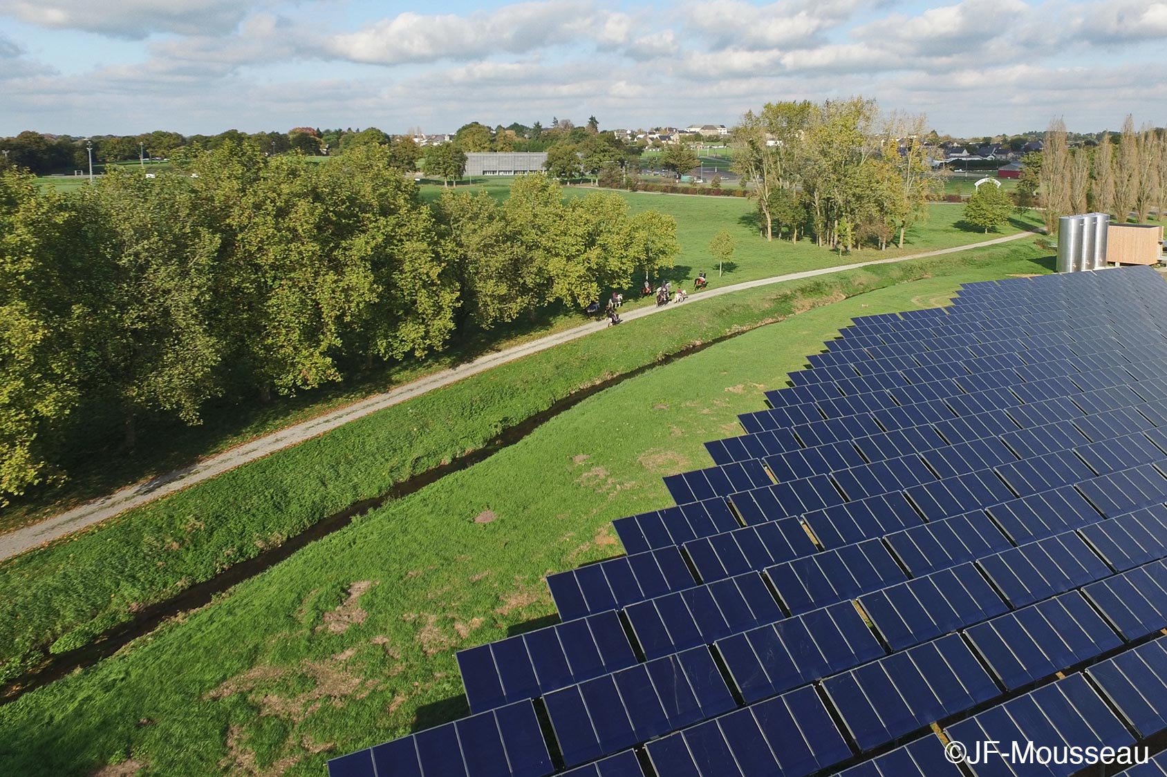 découvrez tout sur l'énergie solaire en france : avantages, technologies, et aides financières. informez-vous sur les solutions durables pour un avenir énergétique plus vert.