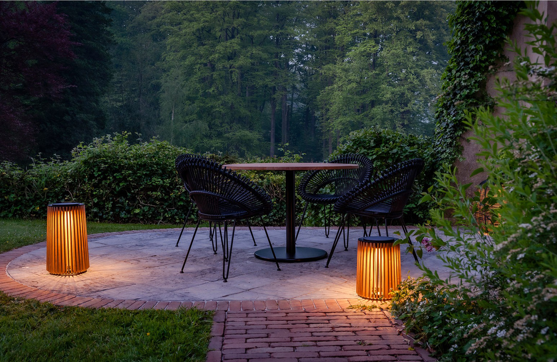 découvrez comment intégrer des solutions solaires dans votre jardin pour un espace écologique et esthétique. apprenez à utiliser l'énergie solaire pour éclairer, chauffer ou même alimenter vos équipements extérieurs.