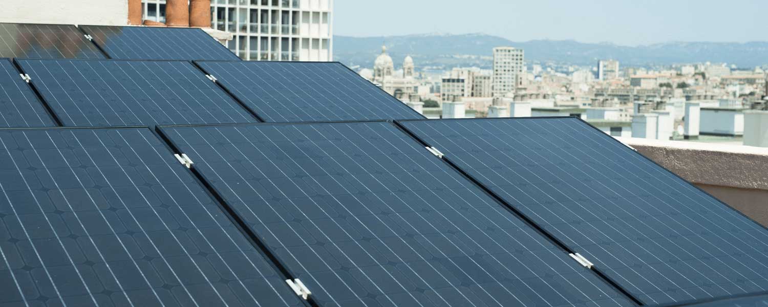 découvrez tout ce qu'il faut savoir sur le solaire thermique, une solution durable et économique pour chauffer votre eau et votre habitat. apprenez à maximiser votre confort tout en réduisant votre empreinte écologique grâce aux technologies innovantes de l'énergie solaire.