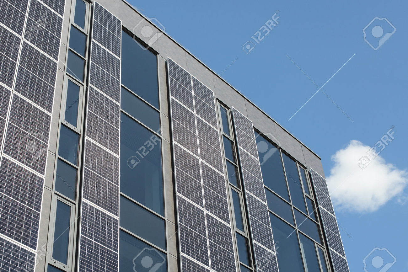 découvrez comment les systèmes solaires façade peuvent transformer l'apparence de votre bâtiment tout en améliorant son efficacité énergétique. explorez les avantages esthétiques et écologiques des panneaux solaires intégrés à la façade.