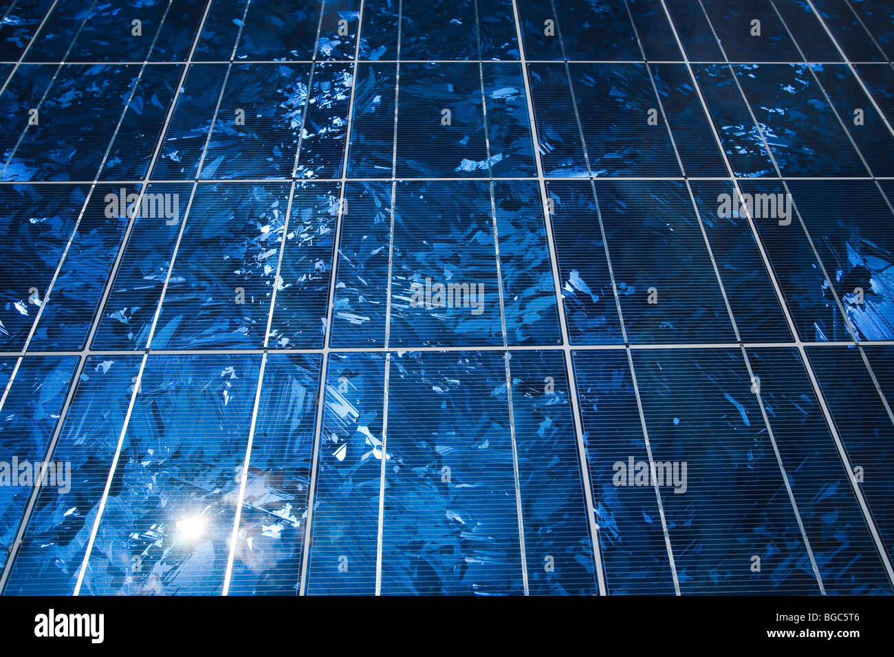 découvrez les panneaux solaires en silicium, une solution énergétique durable et performante. apprenez comment ils transforment la lumière du soleil en électricité, réduisent votre empreinte carbone et contribuent à un avenir plus vert.