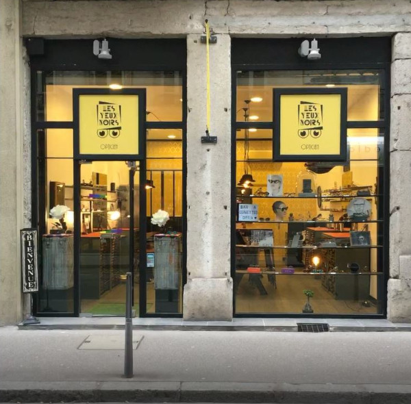 découvrez notre sélection de verres solaires à lyon, alliant style et confort. profitez de la protection contre lesuv tout en ajoutant une touche d'élégance à votre look. trouvez les meilleures options pour vos besoins en optique solaire.