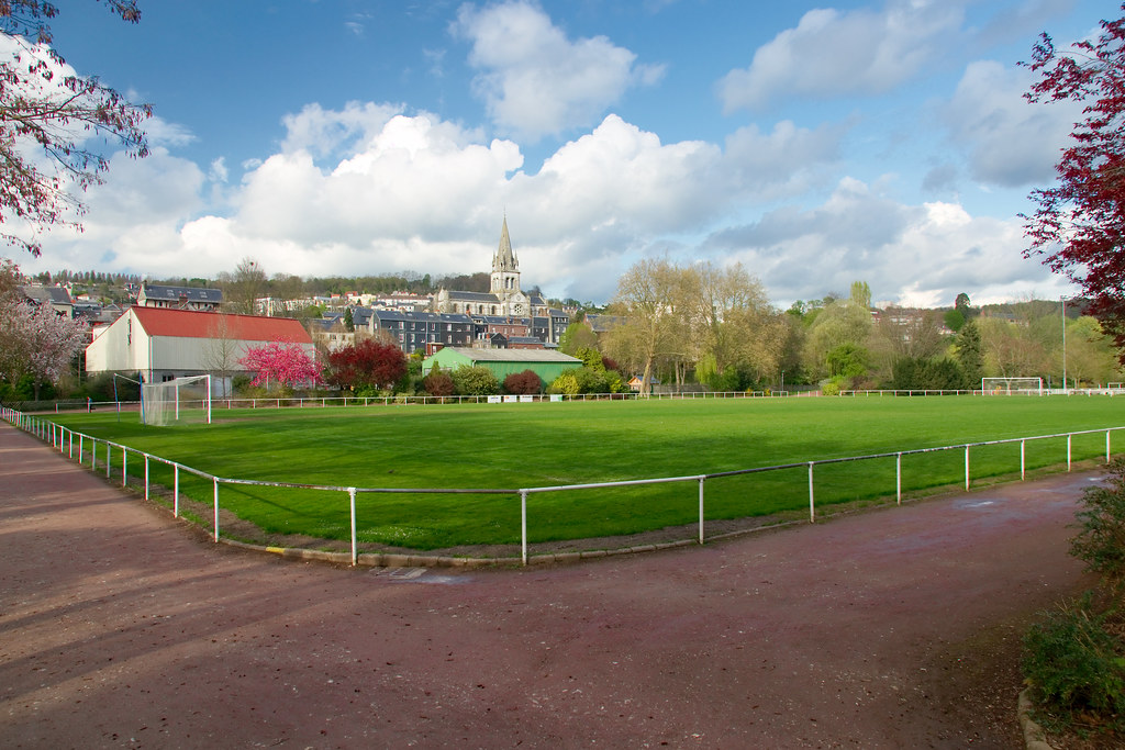 découvrez le stade exupéry à rouen, un lieu emblématique dédié aux événements sportifs et culturels. profitez d'activités variées dans un cadre moderne, idéal pour les passionnés de sport et les familles.