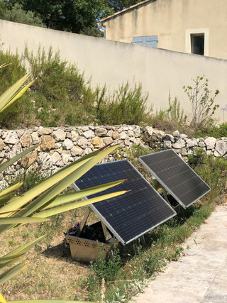 découvrez comment un suiveur solaire optimise la capture de l'énergie solaire en ajustant l'angle des panneaux photovoltaïques tout au long de la journée, garantissant ainsi une production d'électricité maximale et un investissement rentable pour votre projet d'énergie renouvelable.