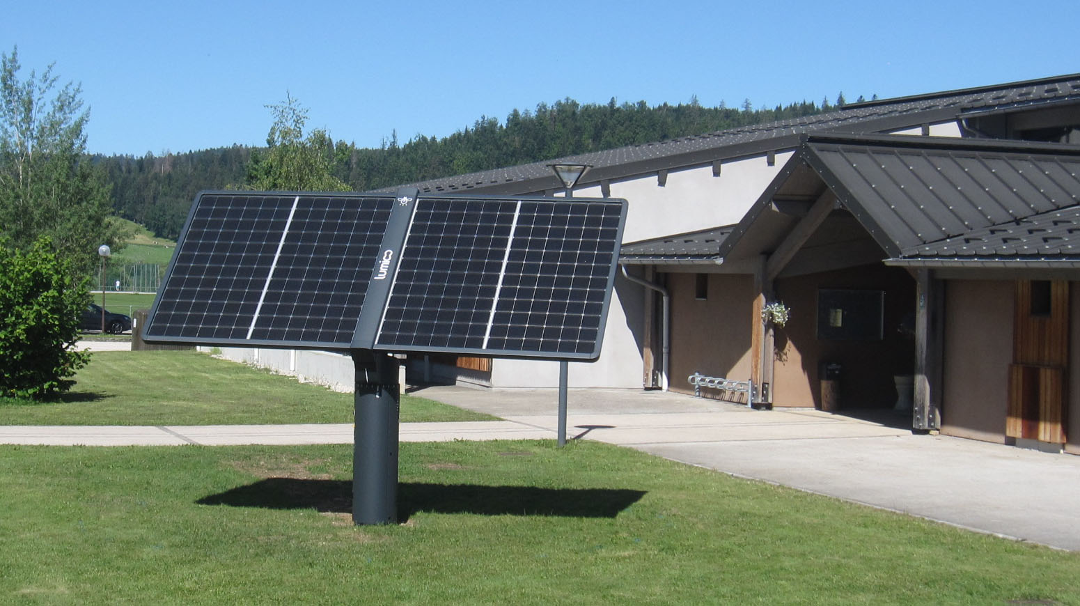 découvrez l'innovation du suiveur solaire, un système qui maximise la production d'énergie photovoltaïque en suivant la trajectoire du soleil tout au long de la journée. idéal pour optimiser vos installations solaires et maximiser vos économies d'énergie.