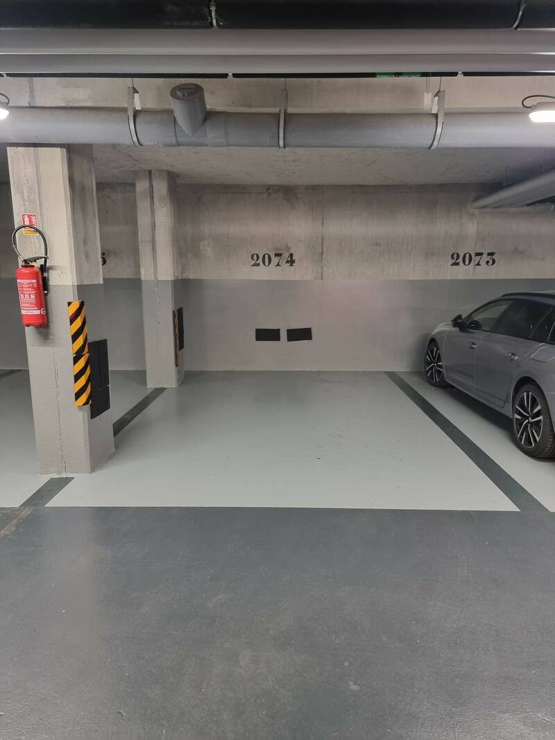 découvrez notre offre de surfaces de parking disponibles à louer ou à vendre en mètres carrés. optimisez votre espace de stationnement avec nos solutions adaptées à vos besoins, que ce soit pour un usage personnel ou professionnel.