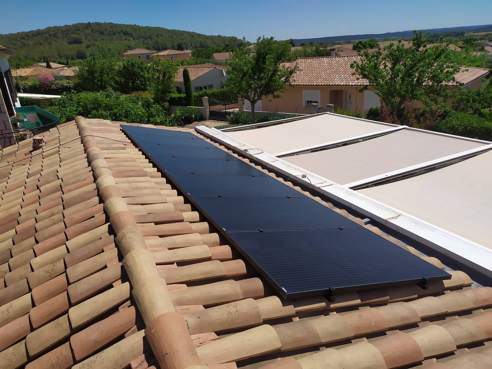 découvrez la technique innovante de surimposition solaire qui permet d'optimiser la production d'énergie photovoltaïque. apprenez comment cette méthode améliore l'efficacité des panneaux solaires et augmente le rendement énergétique tout en réduisant l'impact environnemental.