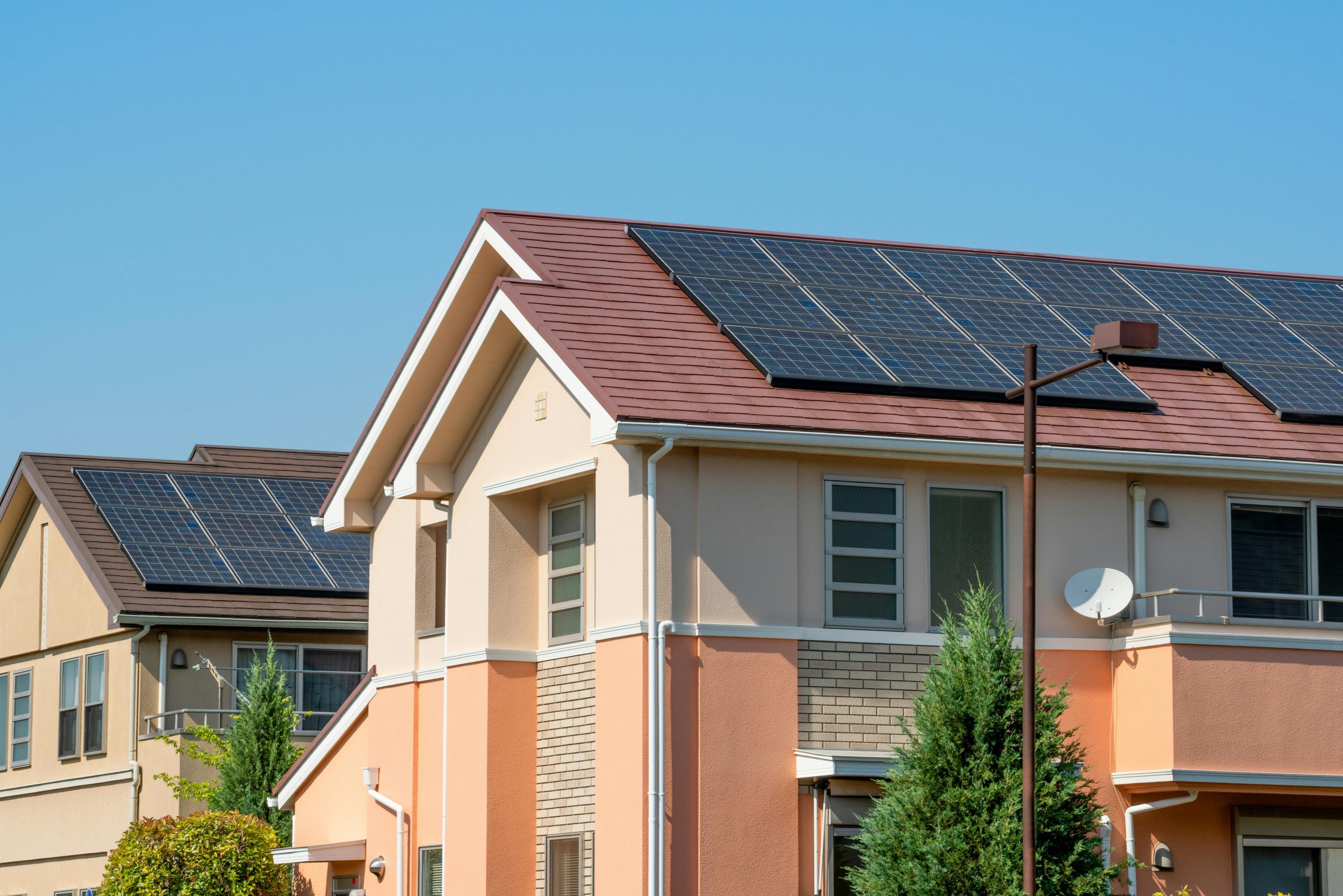 découvrez tout ce qu'il faut savoir sur la taxe liée aux panneaux solaires en france. informez-vous sur les obligations fiscales, les exonérations possibles et les aides disponibles pour optimiser votre investissement dans l'énergie solaire.