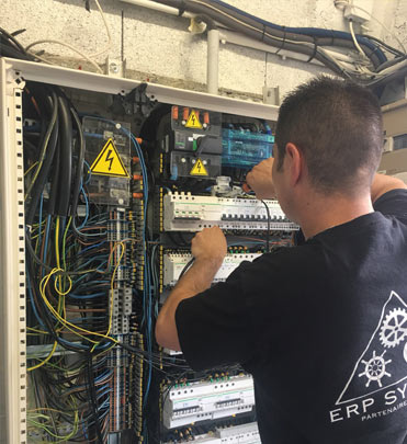découvrez le métier de technicien en électricité : un rôle essentiel pour assurer l'installation, la maintenance et la réparation des équipements électriques. explorez les compétences requises, les formations disponibles et les opportunités de carrière dans ce secteur dynamique.