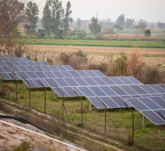 découvrez notre terrain dédié aux fermes photovoltaïques, un espace idéal pour investir dans des solutions énergétiques renouvelables. profitez d'un site stratégique pour optimiser la production d'énergie solaire tout en contribuant à une planète plus verte.