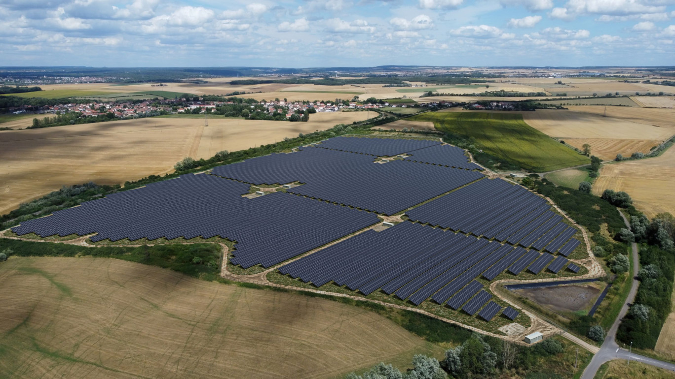 découvrez notre sélection de terrains photovoltaïques pour maximiser votre production d'énergie solaire. investissez dans un avenir durable et rentabilisez votre espace avec nos solutions adaptées. informez-vous sur les avantages et les possibilités offertes par les terrains pv.