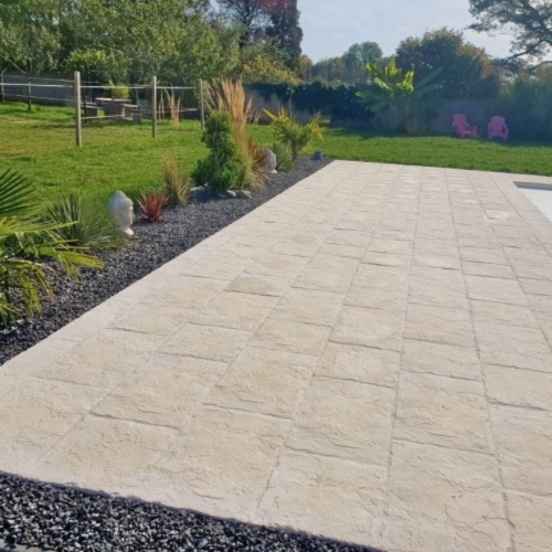 découvrez notre terrasse en béton de 40x40, alliant esthétisme et durabilité. parfaite pour aménager votre extérieur, elle s'adapte à tous les styles et résiste aux intempéries. transformez votre espace avec une solution pratique et élégante.