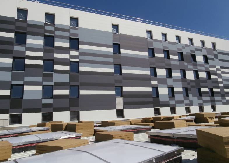 découvrez les tendances et les innovations dans le secteur du bâtiment tertiaire. explorez les meilleures pratiques pour optimiser la conception, la construction et la gestion des espaces de travail modernes.