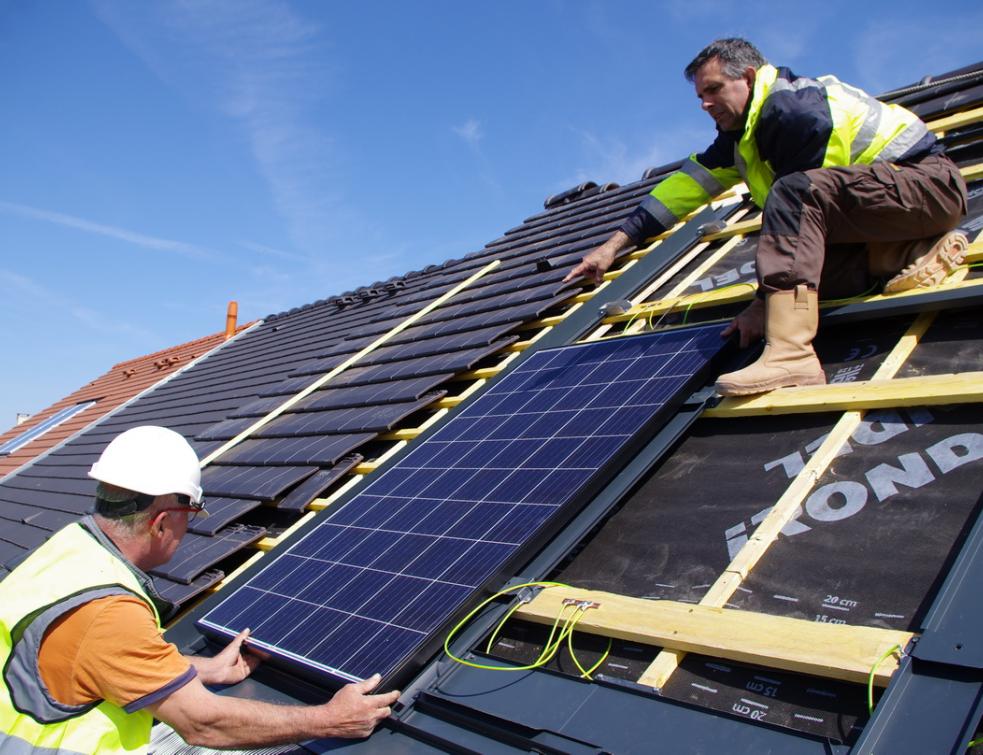découvrez les avantages d'un toit solaire pour votre maison : économie d'énergie, réduction de l'empreinte carbone et valorisation de votre bien. optez pour une solution écologique et performante qui vous aide à profiter de l'énergie renouvelable tout en diminuant vos factures.