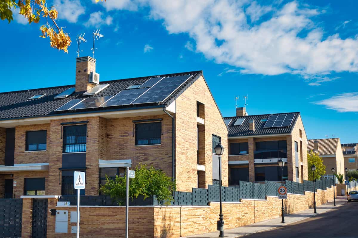 découvrez les toits solaires, une solution innovante et écologique pour produire votre propre énergie tout en protégeant l'environnement. optimisez votre consommation d'énergie et contribuez à la transition énergétique grâce à une installation de panneaux solaires sur votre toit.