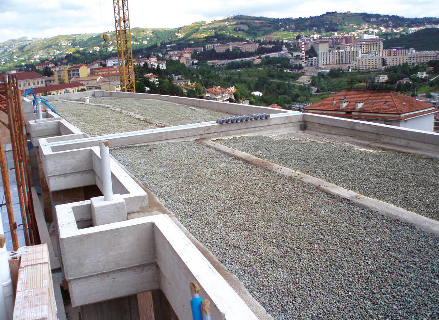 découvrez les avantages de la toiture en béton : durabilité, résistance et esthétique. optez pour une solution moderne et fiable qui protège votre maison tout en offrant une touche contemporaine à votre extérieur.