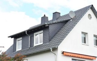 découvrez tout sur la toiture inclinée, une solution esthétique et efficace pour améliorer l'isolation de votre maison et optimiser l'évacuation des eaux pluviales. idéale pour différents styles architecturaux, apprenez les avantages, les matériaux et les options de conception.