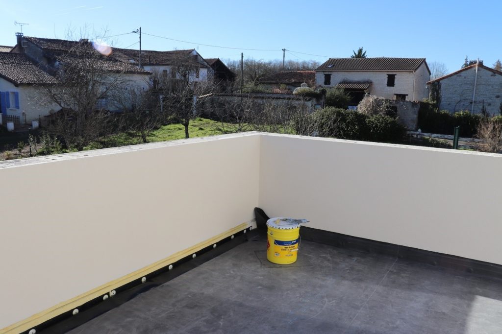 découvrez les avantages de la toiture lestée : une solution innovante et durable pour améliorer l'isolation de votre bâtiment tout en garantissant une excellente résistance aux intempéries. informez-vous sur les matériaux, les techniques de pose et les bénéfices écologiques de cette toiture moderne.