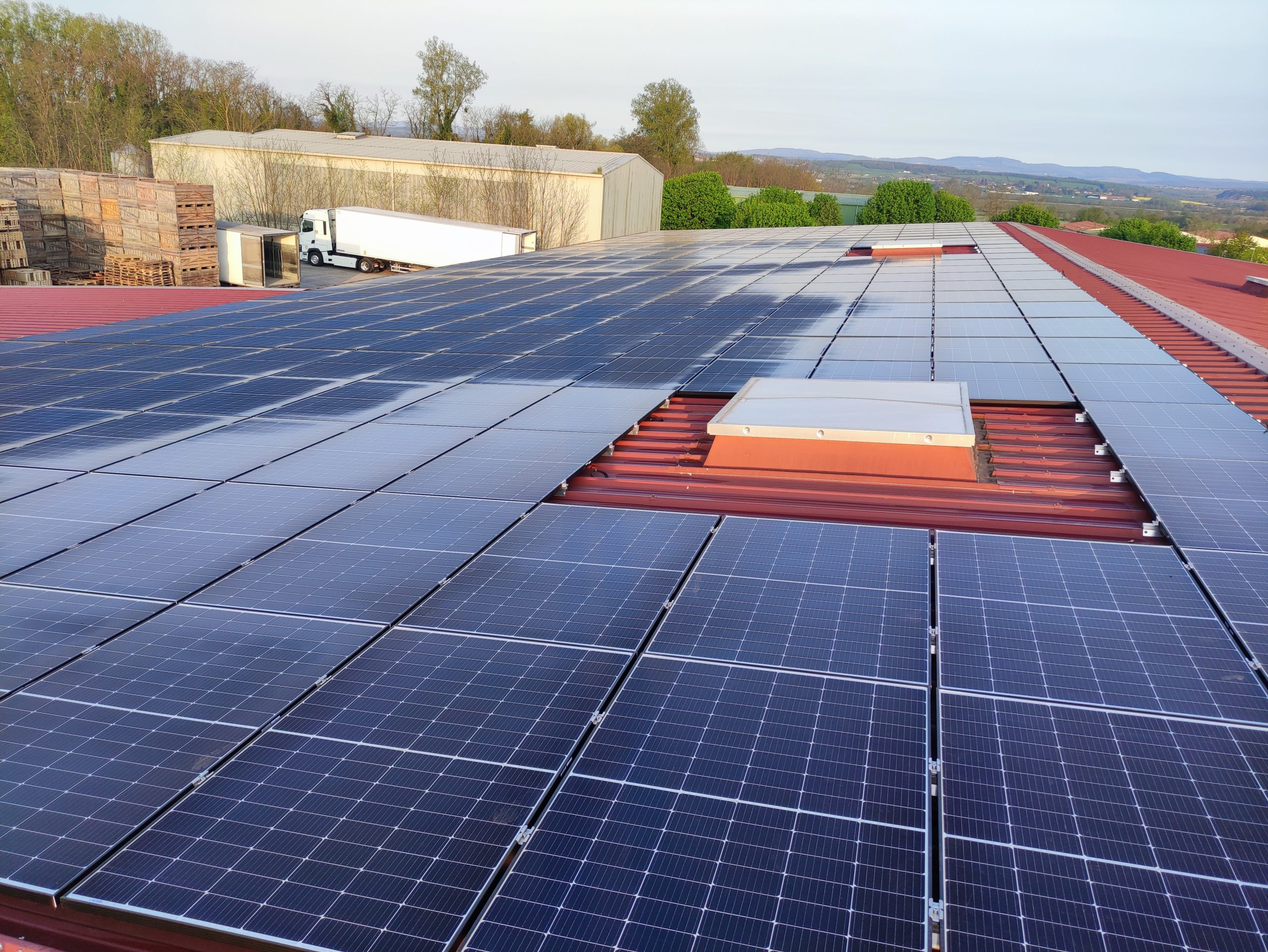 découvrez les avantages de la toiture photovoltaïque : une solution durable pour produire votre propre électricité, réduire vos factures énergétiques et contribuer à la protection de l'environnement.
