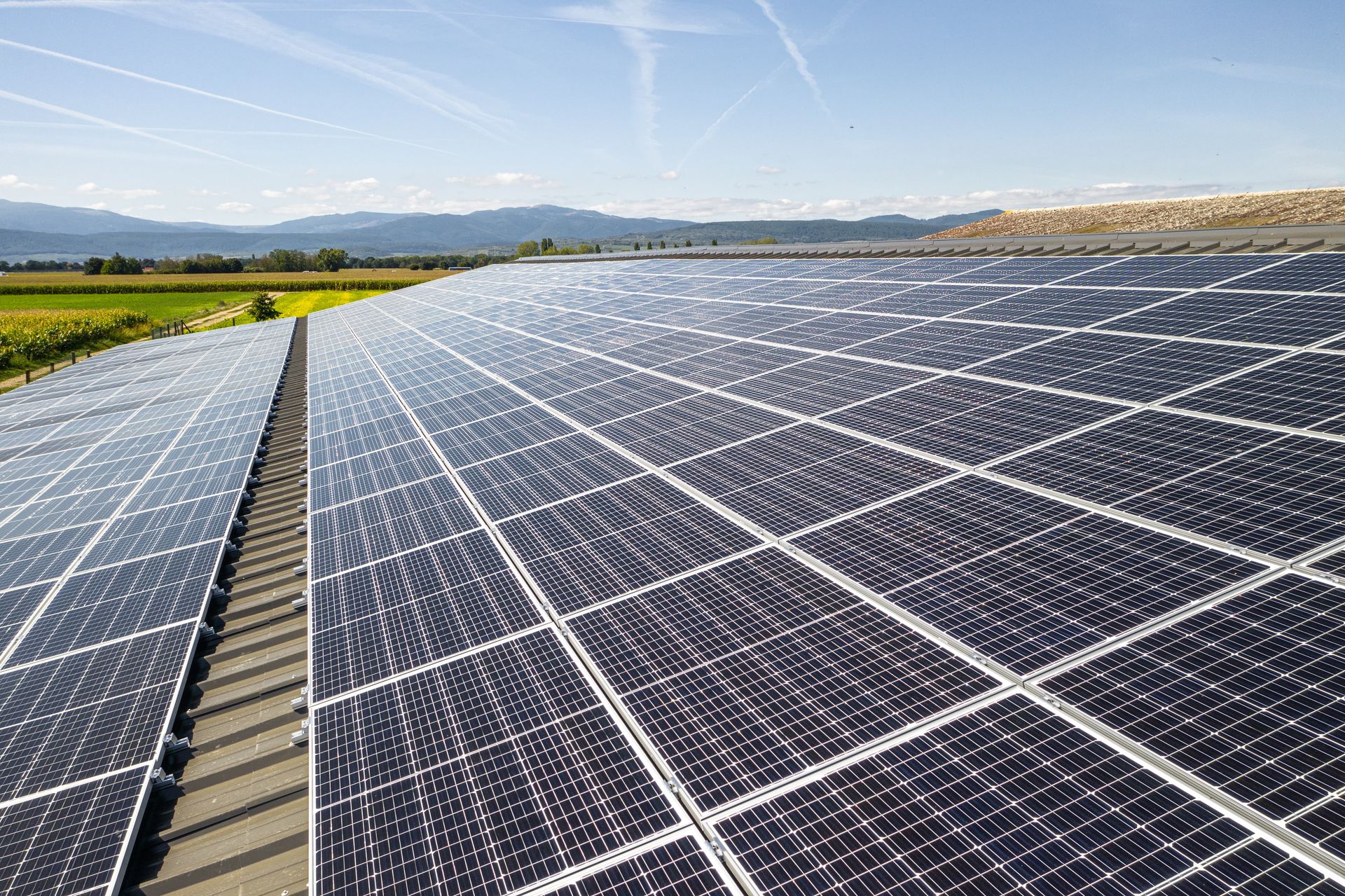 découvrez les avantages de la toiture photovoltaïque : une solution écologique et économique pour produire votre propre électricité grâce à l'énergie solaire. optimisez votre consommation d'énergie tout en réduisant votre empreinte carbone.