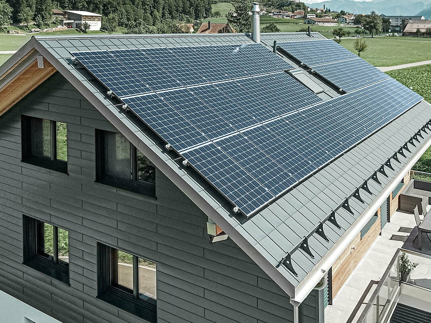 découvrez les avantages de la toiture photovoltaïque, une solution écologique et économique pour produire votre propre électricité. optez pour une énergie renouvelable et réduisez votre empreinte carbone tout en réalisant des économies sur vos factures d'énergie.
