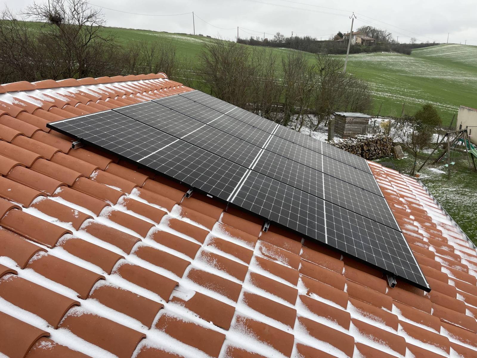 découvrez les avantages d'une toiture photovoltaïque : économisez sur vos factures d'énergie tout en contribuant à la protection de l'environnement grâce à l'énergie solaire. transformez votre toit en source d'énergie renouvelable.