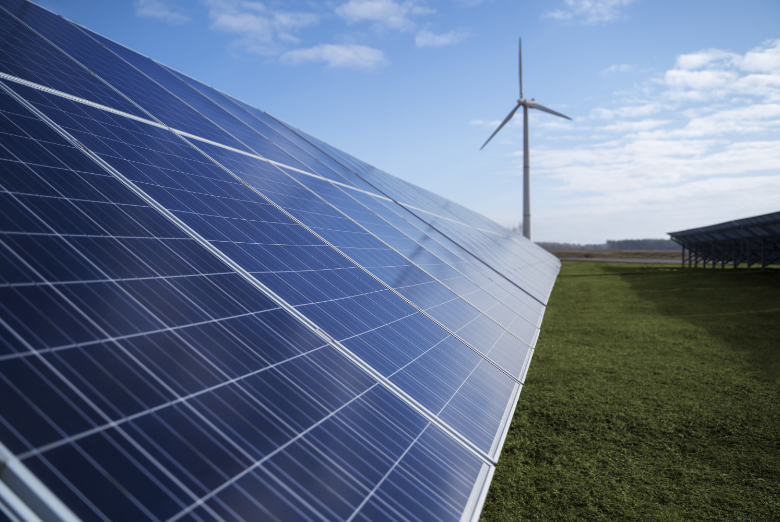 découvrez les avantages de la toiture photovoltaïque : une solution écologique pour produire votre propre énergie, réduire vos factures d'électricité et valoriser votre bien immobilier tout en préservant l'environnement.
