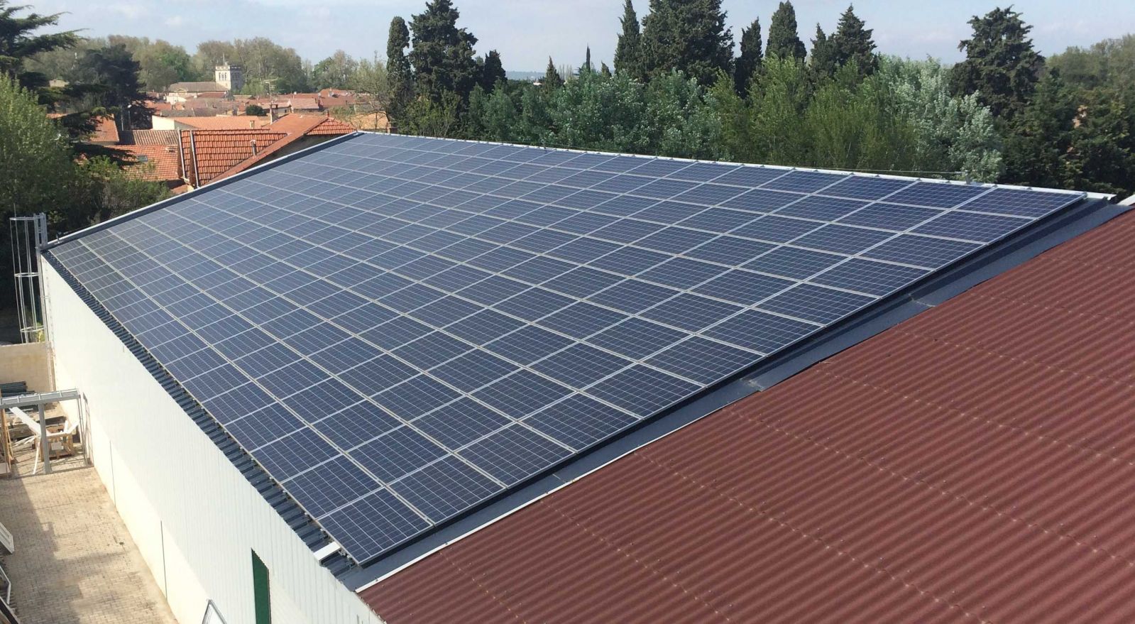 découvrez les avantages de la toiture photovoltaïque (pv) pour votre domicile. profitez d'une énergie renouvelable, réduisez vos factures d'électricité et contribuez à la protection de l'environnement avec des solutions durables et innovantes.