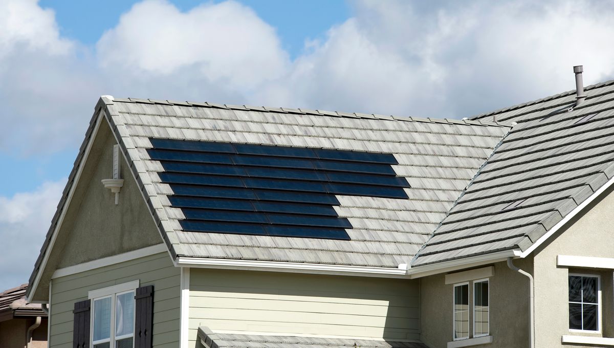 découvrez la toiture solaire tesla, une solution innovante et esthétique qui allie performance énergétique et design moderne. transformez votre maison en une usine d'énergie renouvelable tout en valorisant votre propriété.