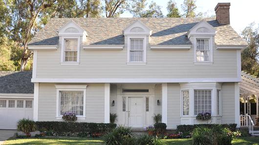 découvrez la toiture tesla, une solution innovante et esthétique pour votre maison. alliant technologies solaires et design moderne, cette couverture énergétique permet de produire de l'électricité tout en préservant l'harmonie visuelle de votre habitat. transformez votre toit en une source d'énergie durable!