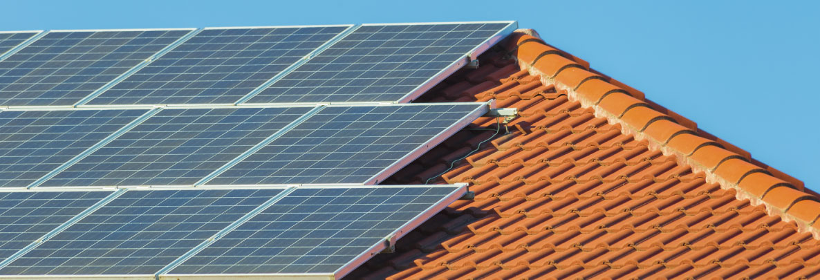découvrez la toiture tesla, une solution innovante alliant esthétisme et performance énergétique. protégez votre maison tout en produisant votre propre électricité grâce à des tuiles solaires élégantes et durables. transformez votre toit en une source d'énergie renouvelable.