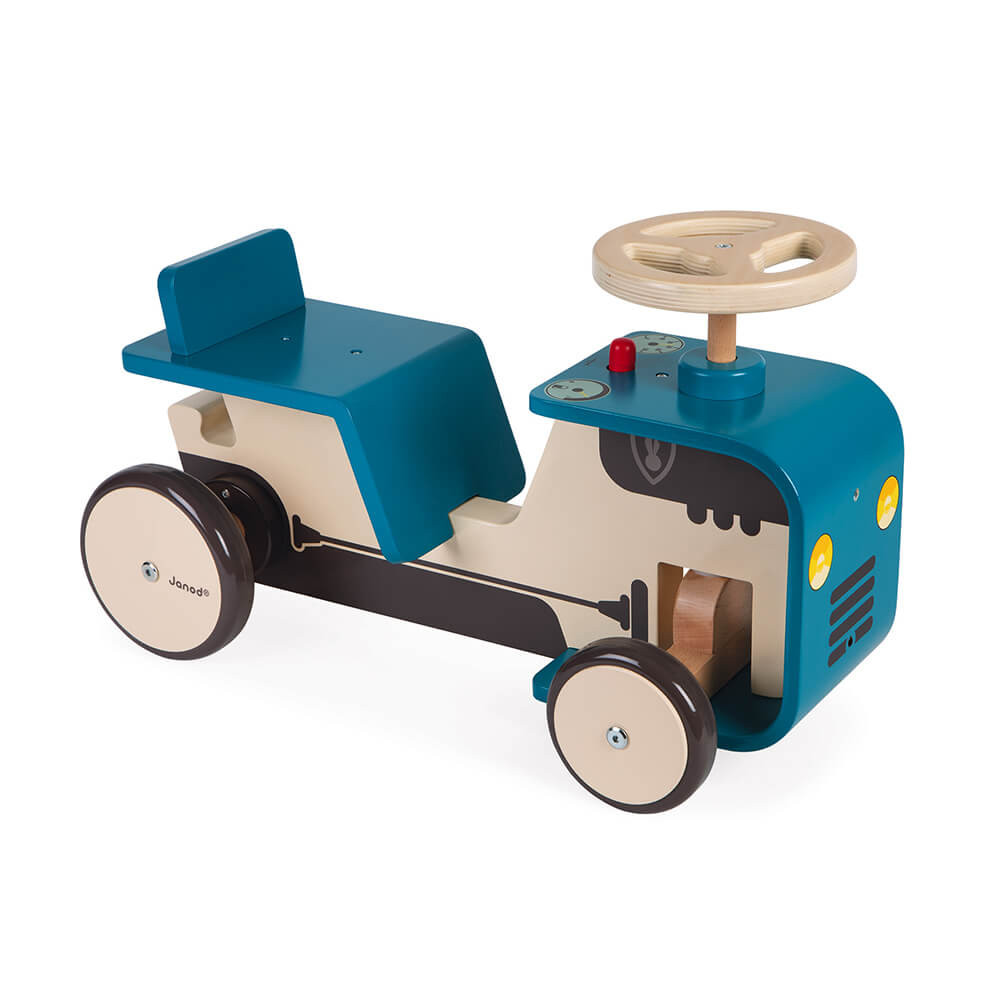 découvrez notre collection de tracteurs en bois artisanaux, alliant design traditionnel et écologie. parfaits pour les enfants ou comme objets de décoration, ces jouets en bois sont durables et fabriqués avec soin. offrez un cadeau unique et ludique qui éveillera l'imagination des petits tout en embellissant votre intérieur.