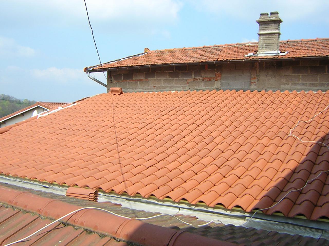 découvrez les meilleures solutions pour prévenir l'infiltration d'eau grâce à nos tuiles spécifiquement conçues. protégez votre maison avec des matériaux de qualité et assurez-vous d'une toiture durable et étanche.
