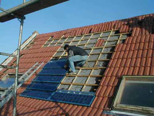 découvrez les tuiles photovoltaïques, une solution innovante et esthétique pour produire de l'électricité solaire tout en préservant l'architecture de votre habitat. économisez sur vos factures d'énergie et contribuez à la transition énergétique avec ce toît intelligent alliant design et performance.