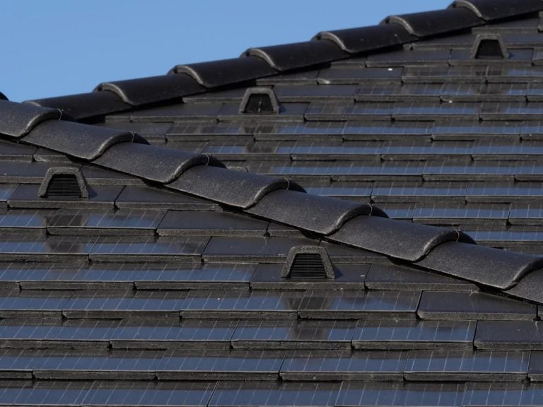 découvrez les prix des tuiles tesla, une solution innovante et esthétique pour votre toiture. comparez les offres, les caractéristiques et les avantages des tuiles solaires tesla pour transformer votre maison tout en réduisant votre empreinte énergétique.