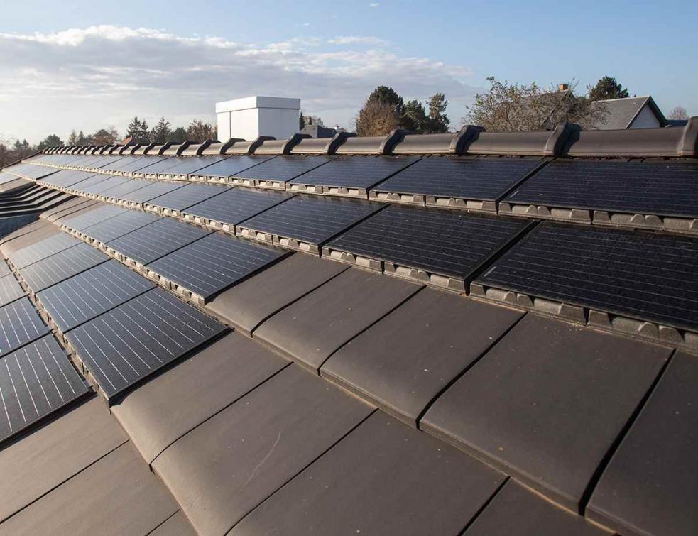 découvrez les tuiles solaires, une solution innovante pour allier esthétique et production d'énergie renouvelable. transformez votre toit en source d'énergie grâce à des tuiles élégantes et performantes, idéales pour réduire votre empreinte carbone tout en embellissant votre maison.